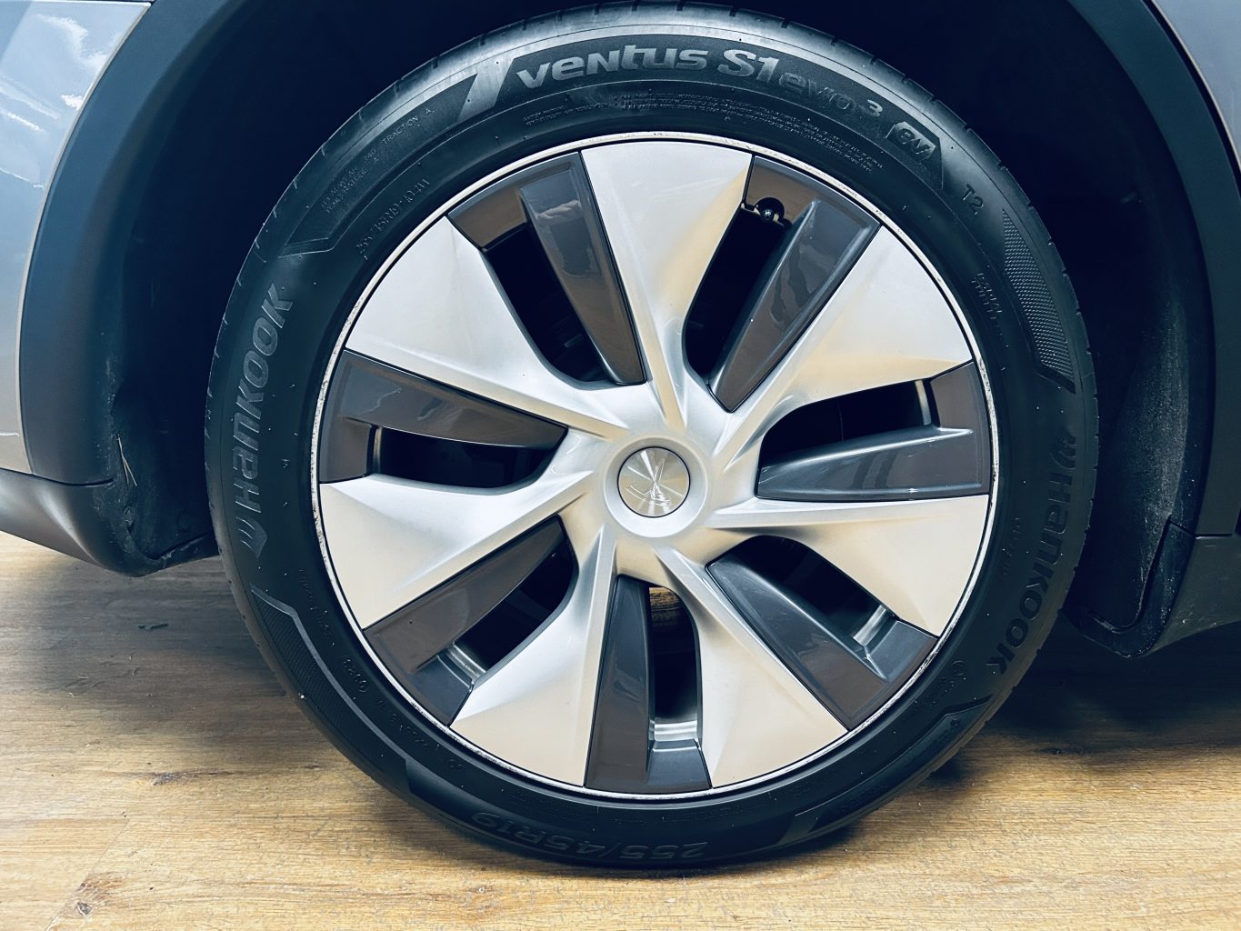 Tesla Model Y rendiauto