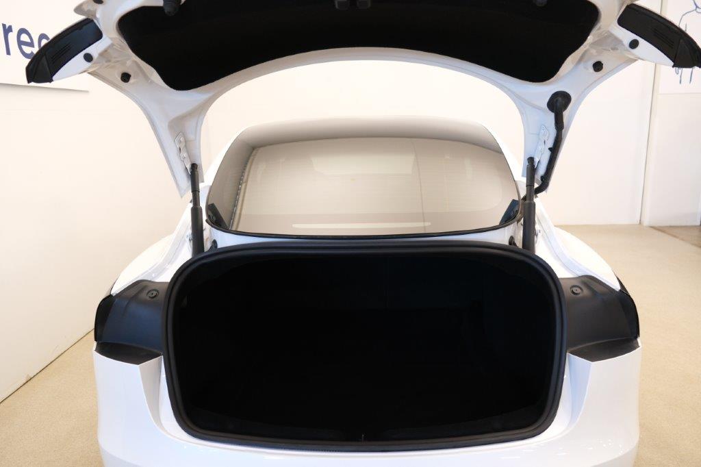 Tesla Model 3 rendiauto