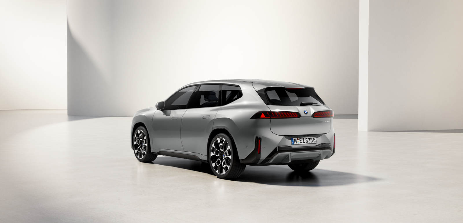 BMW IX3 Арендный автомобиль