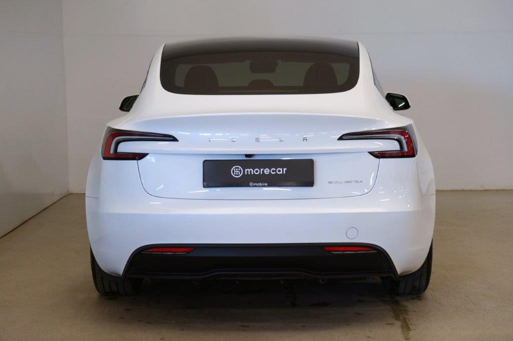 Tesla Model 3 rendiauto