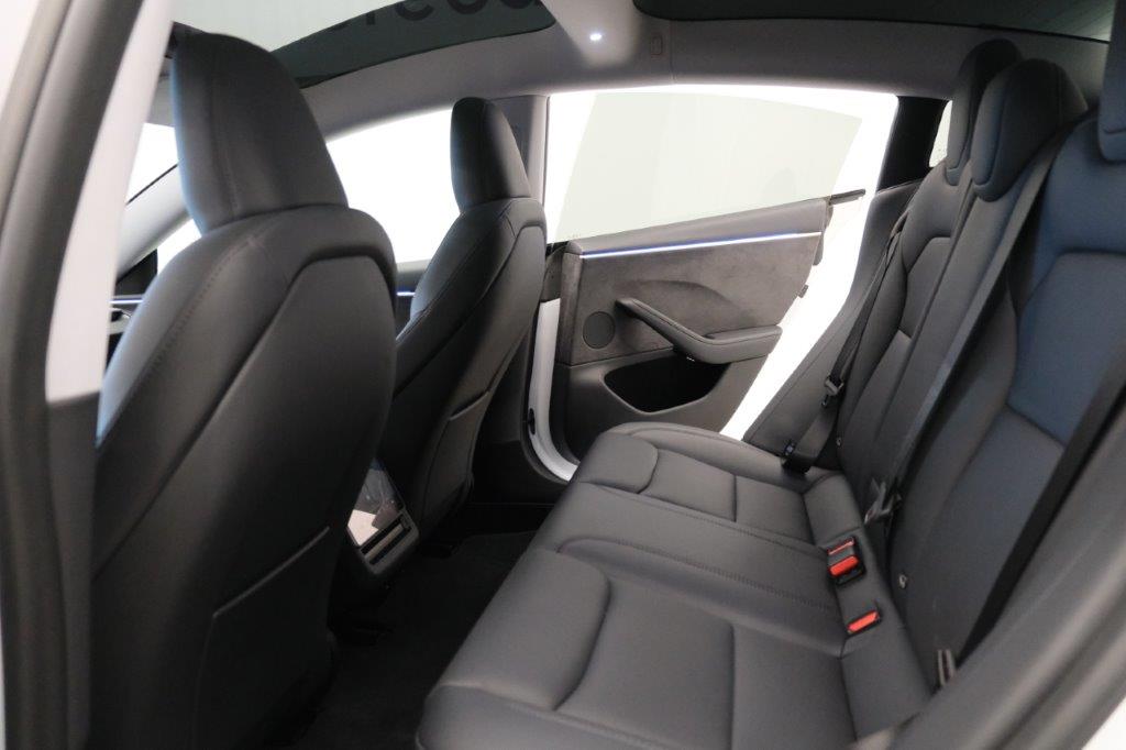 Tesla Model 3 rendiauto