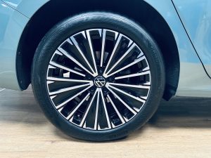 Volkswagen PASSAT rendiauto