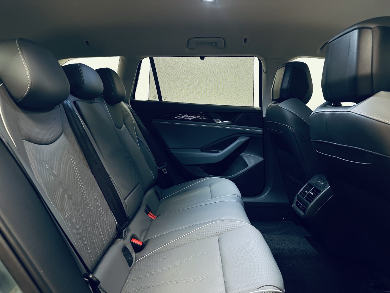 Volkswagen PASSAT rendiauto