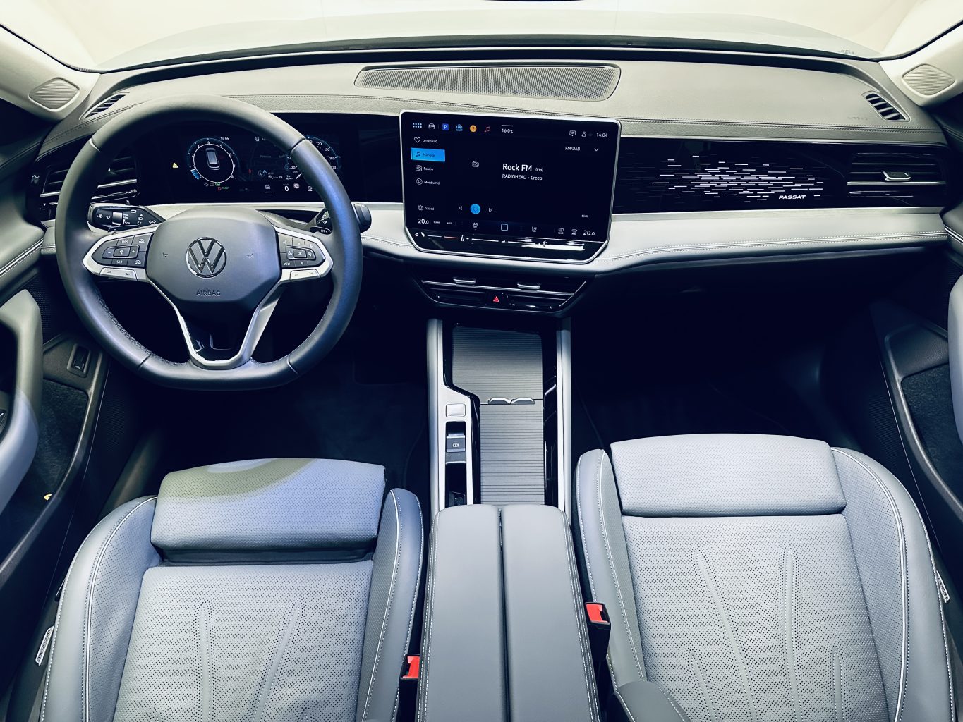 Volkswagen PASSAT rendiauto