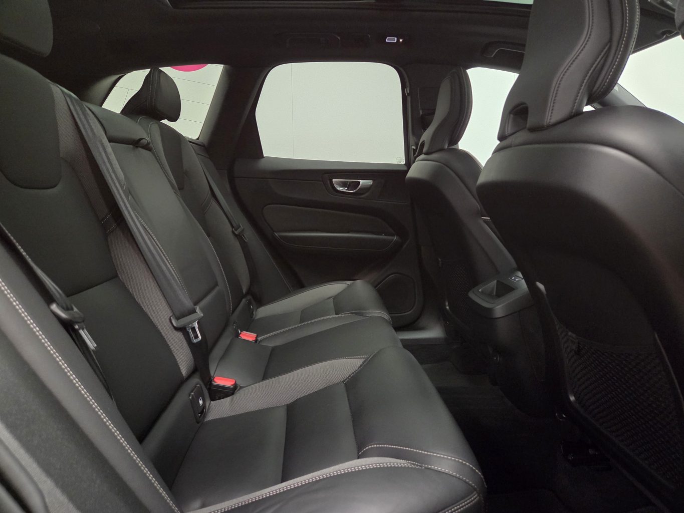 Volvo XC60 Арендный автомобиль