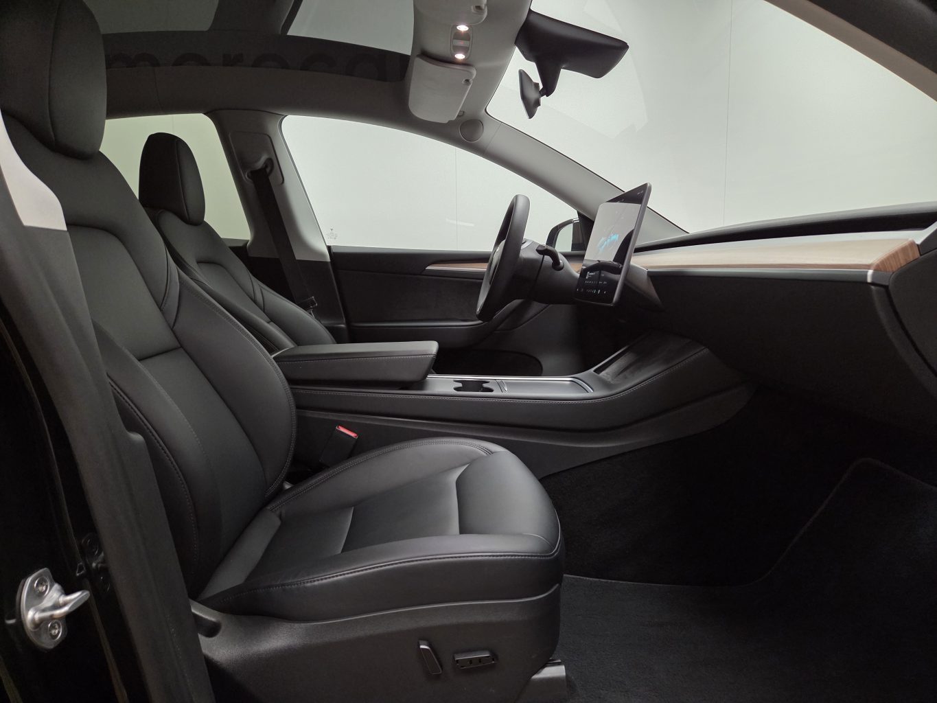 Tesla Model Y rendiauto