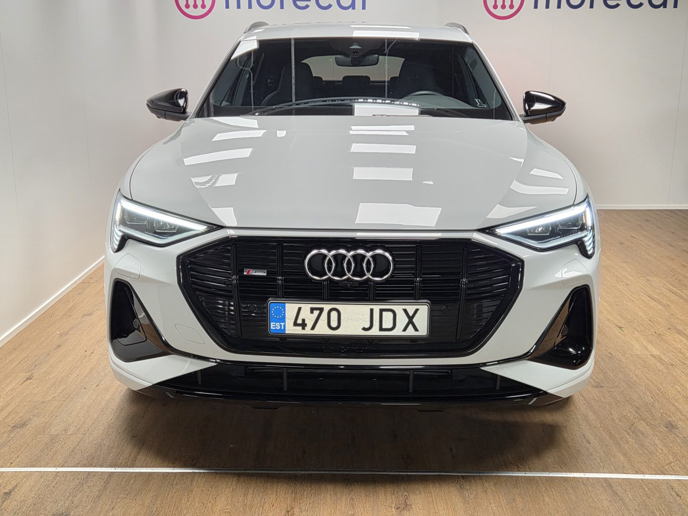 Audi e-tron Арендный автомобиль