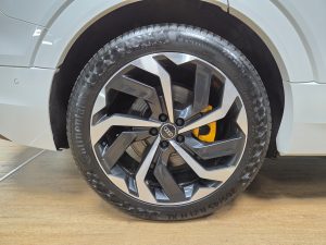 Audi e-tron Арендный автомобиль