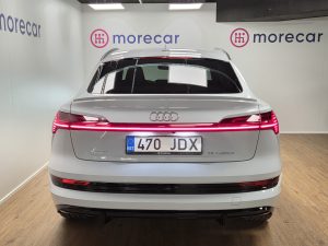 Audi e-tron Арендный автомобиль