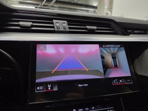 Audi e-tron Арендный автомобиль