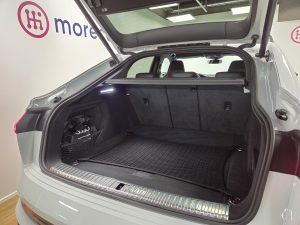 Audi e-tron Арендный автомобиль