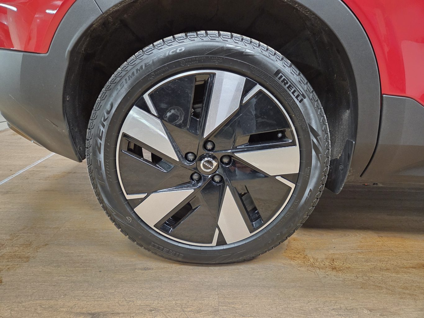 Volvo C40 Recharge Арендный автомобиль