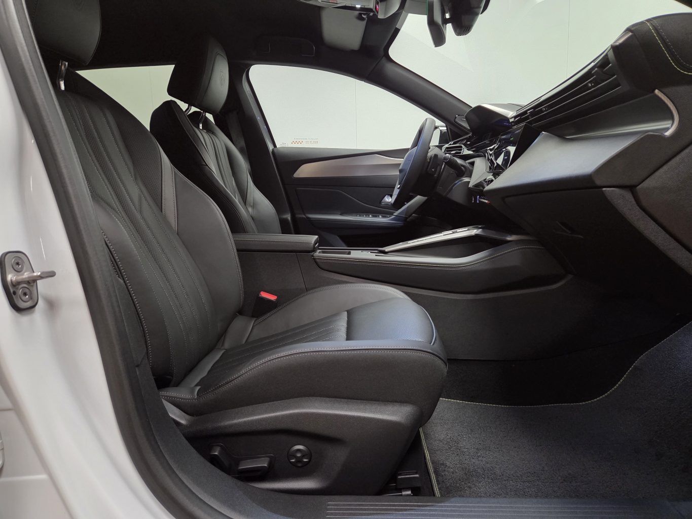 Peugeot 408 Rental car