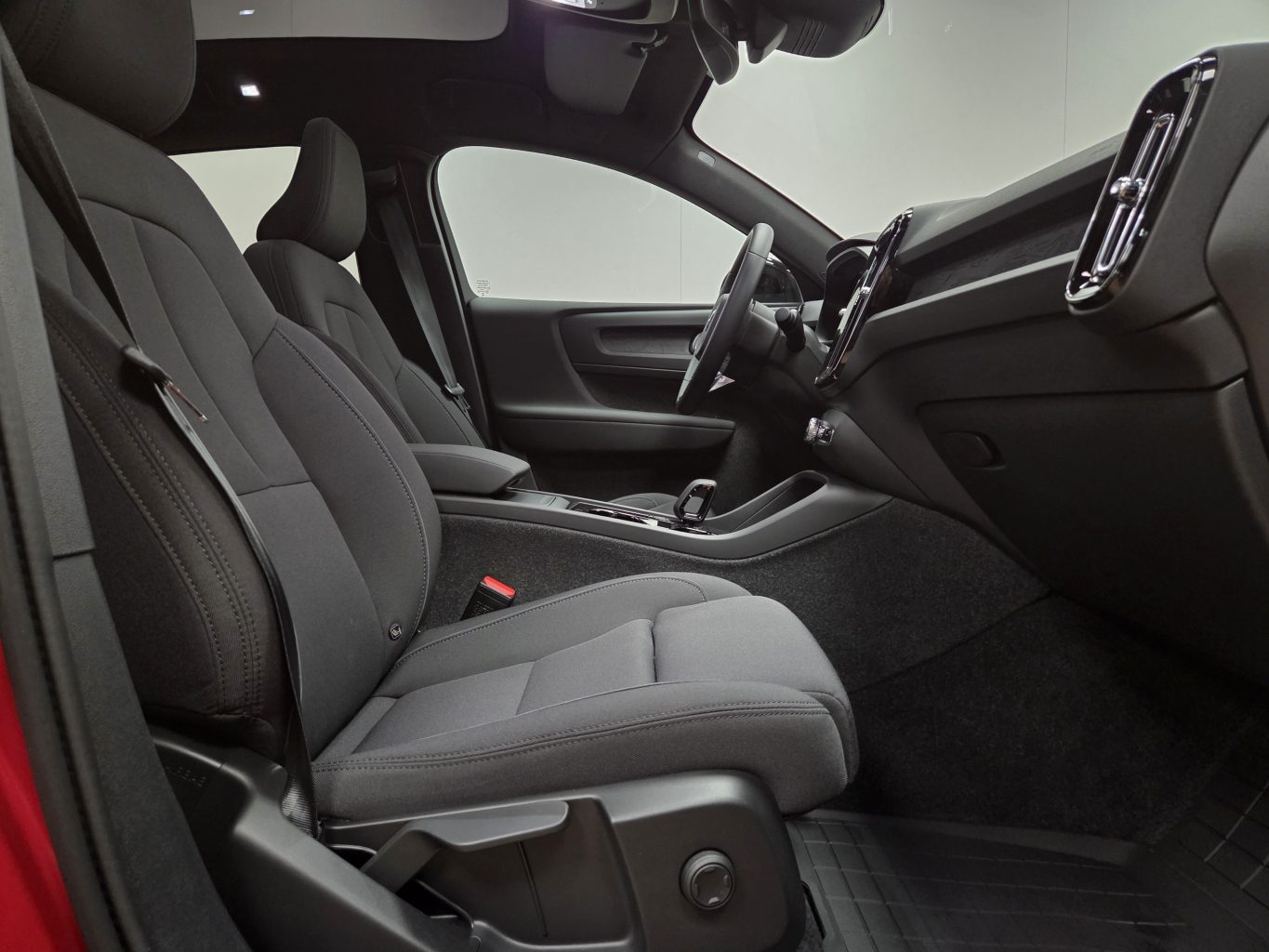 Volvo C40 Recharge Арендный автомобиль