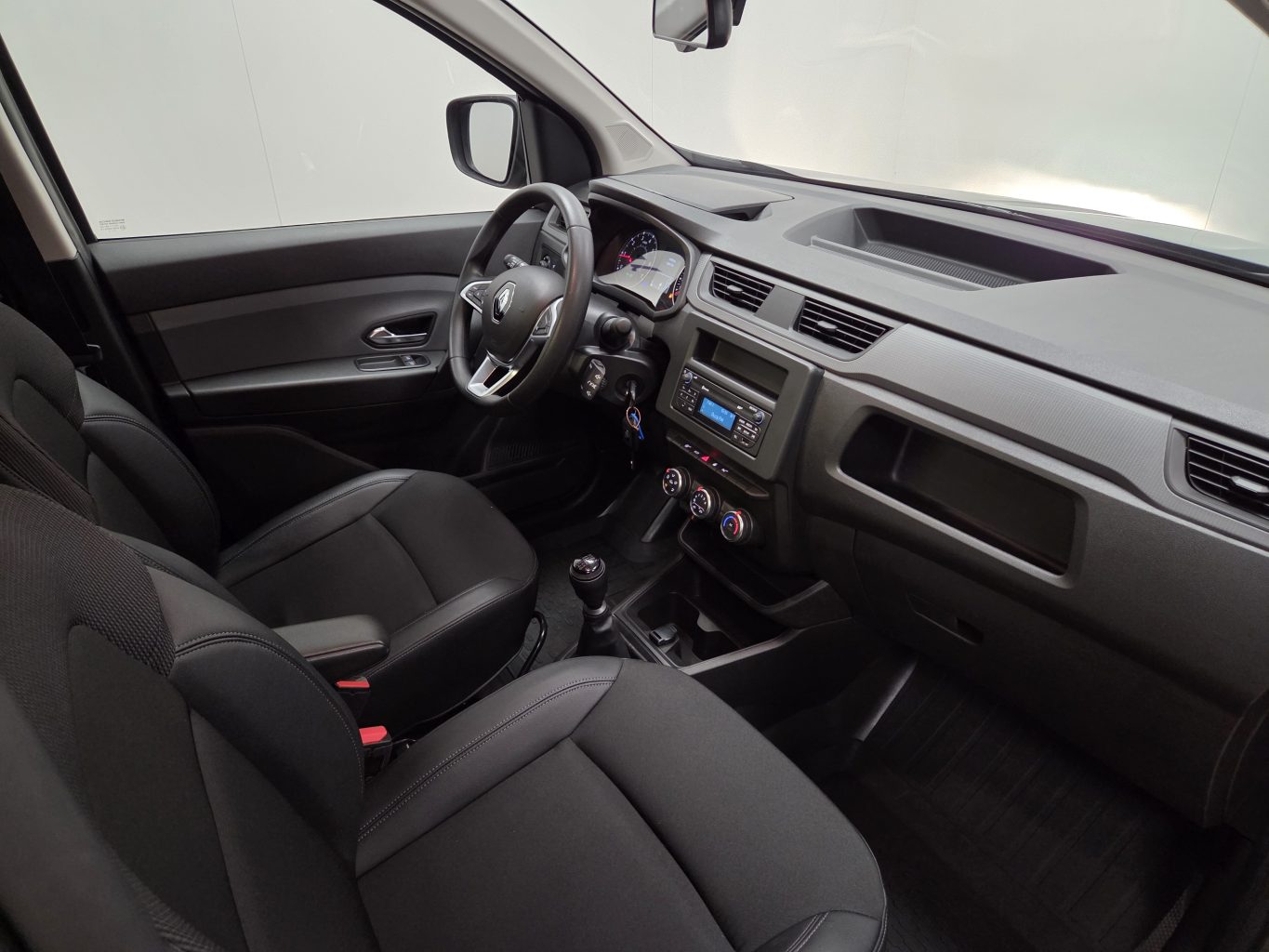 Renault EXPRESS Арендный автомобиль