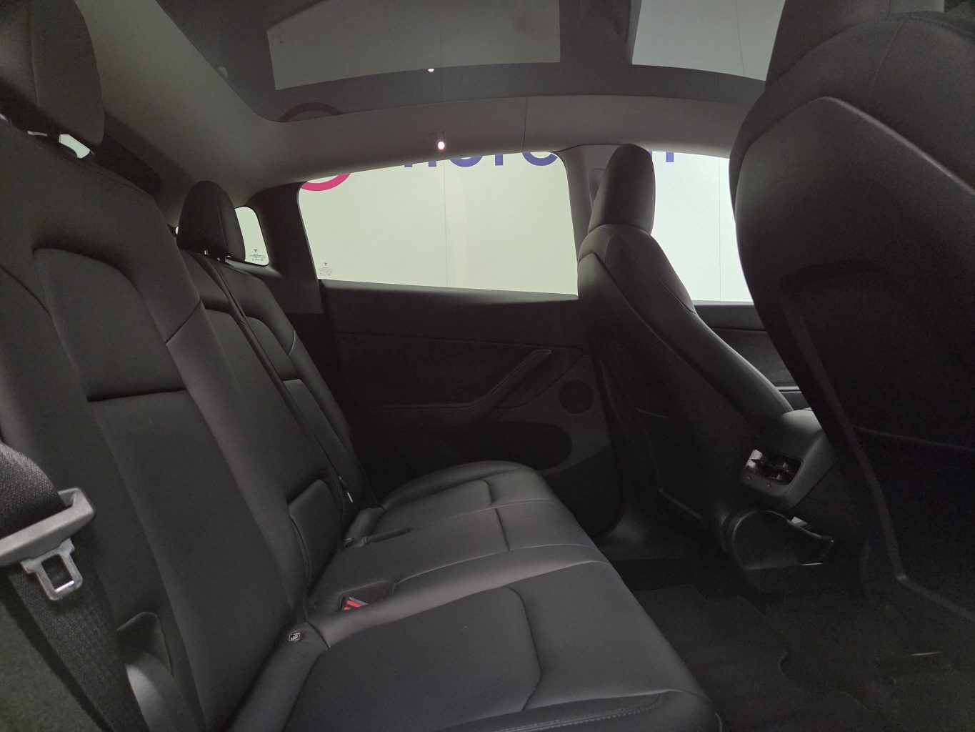 Tesla Model Y Арендный автомобиль