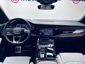 Audi RS Q8 Арендный автомобиль