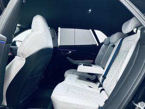 Audi RS Q8 Арендный автомобиль