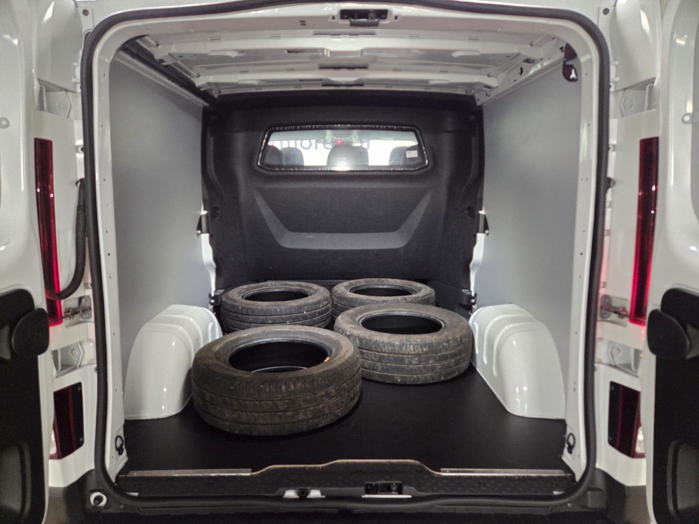 Renault TRAFIC Арендный автомобиль