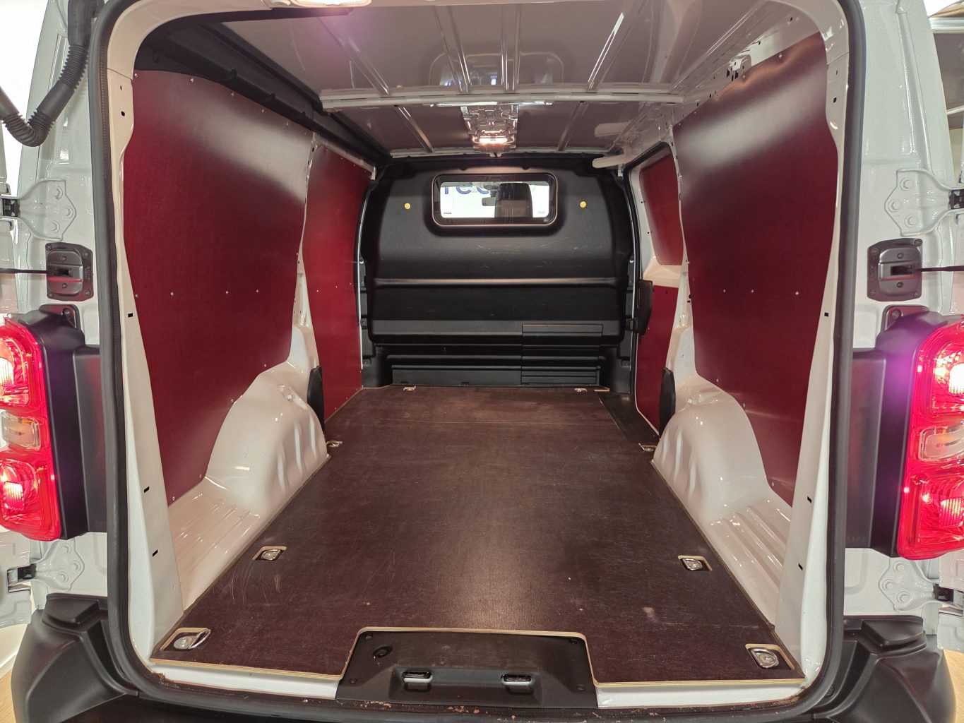 Peugeot EXPERT Арендный автомобиль