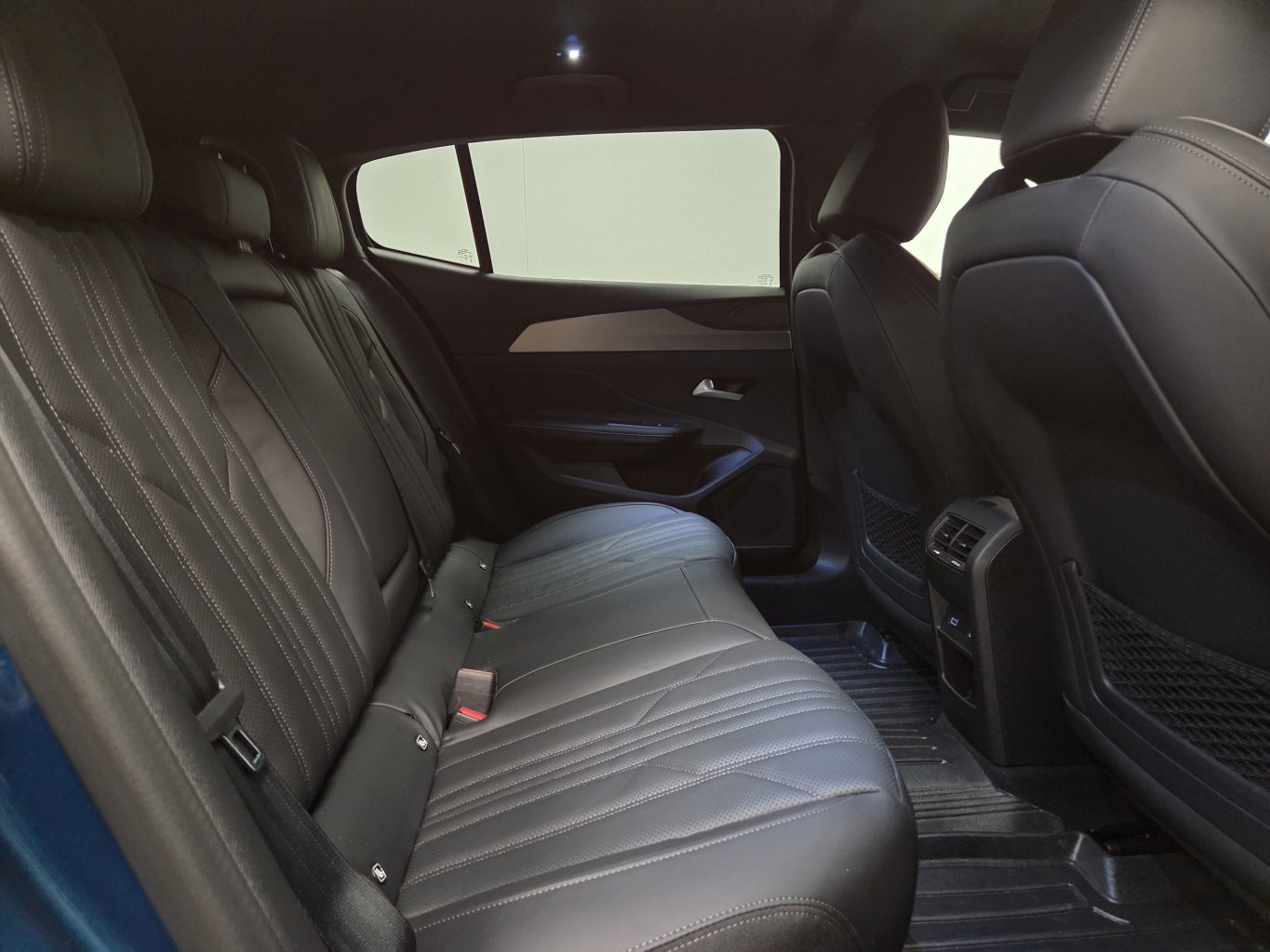 Peugeot 408 Rental car