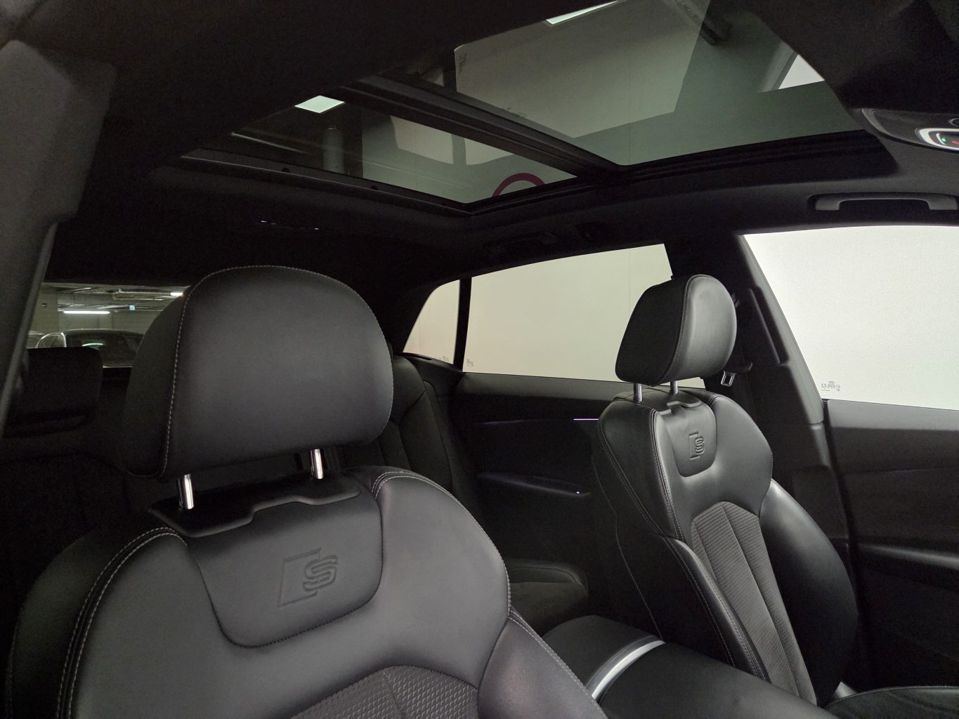 Audi Q8 Арендный автомобиль