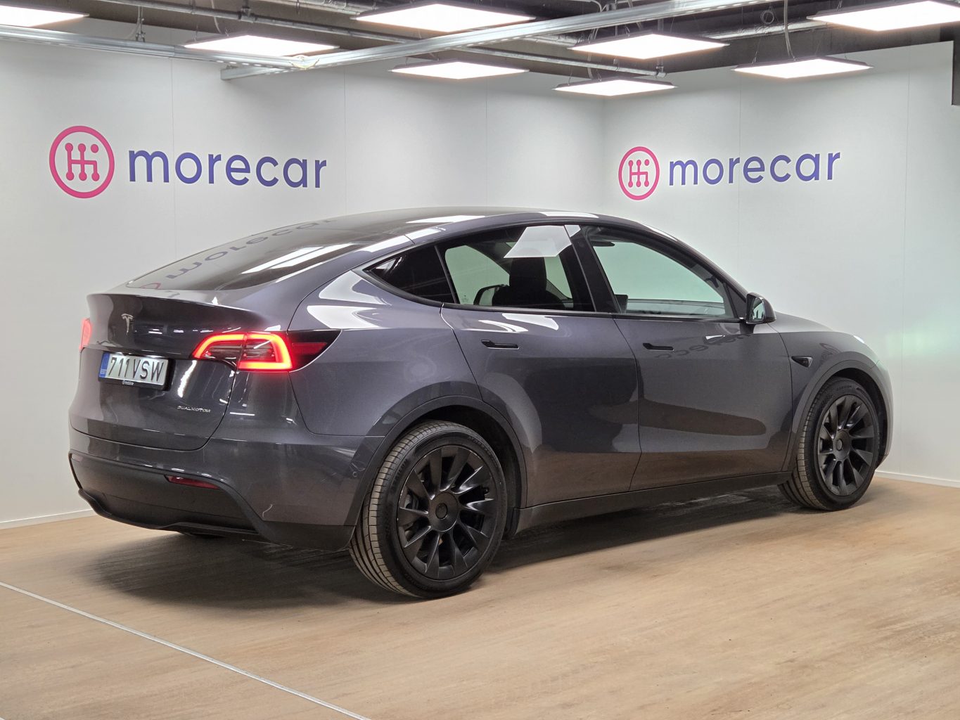 Tesla Model Y Арендный автомобиль