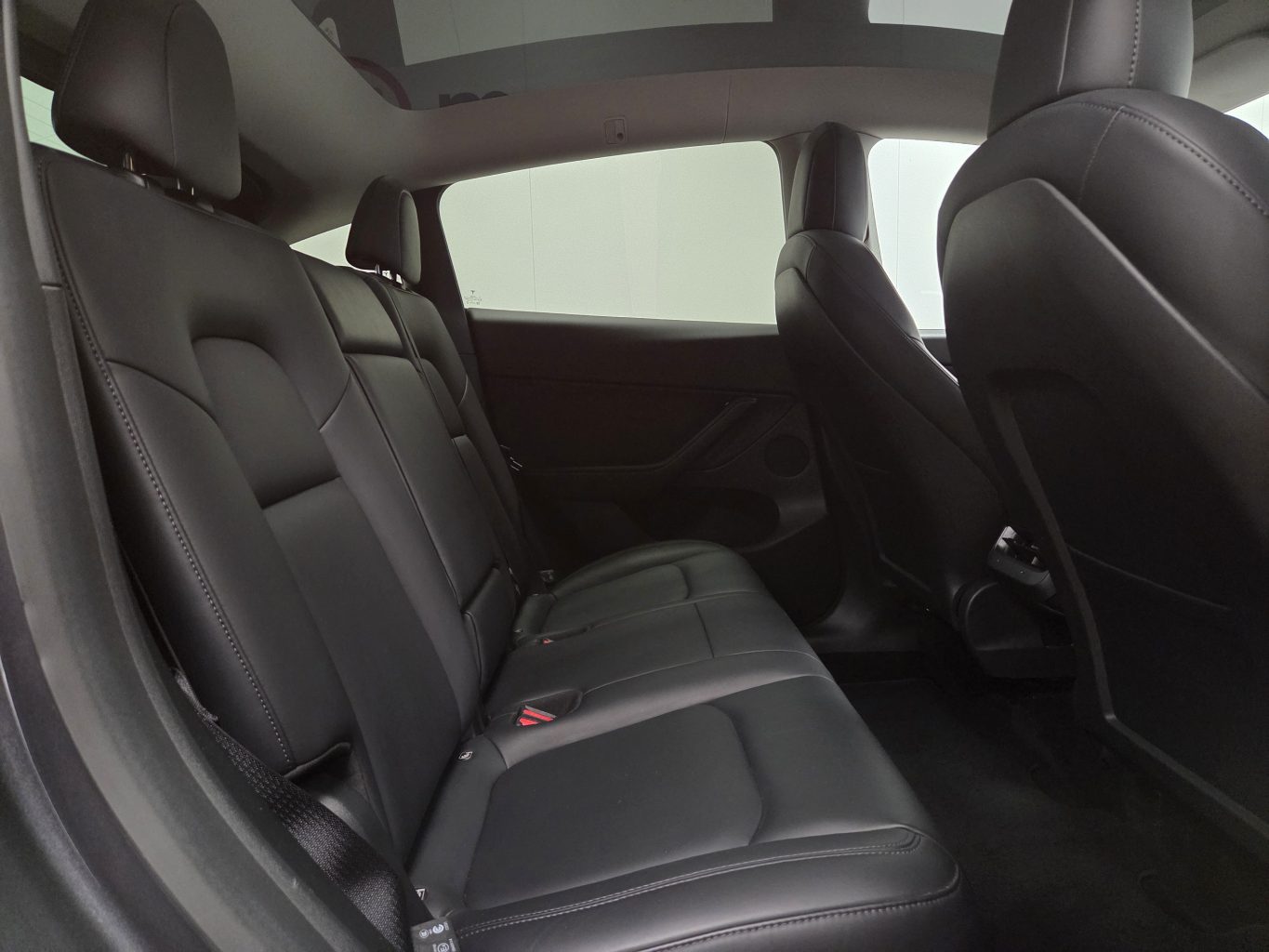 Tesla Model Y Арендный автомобиль
