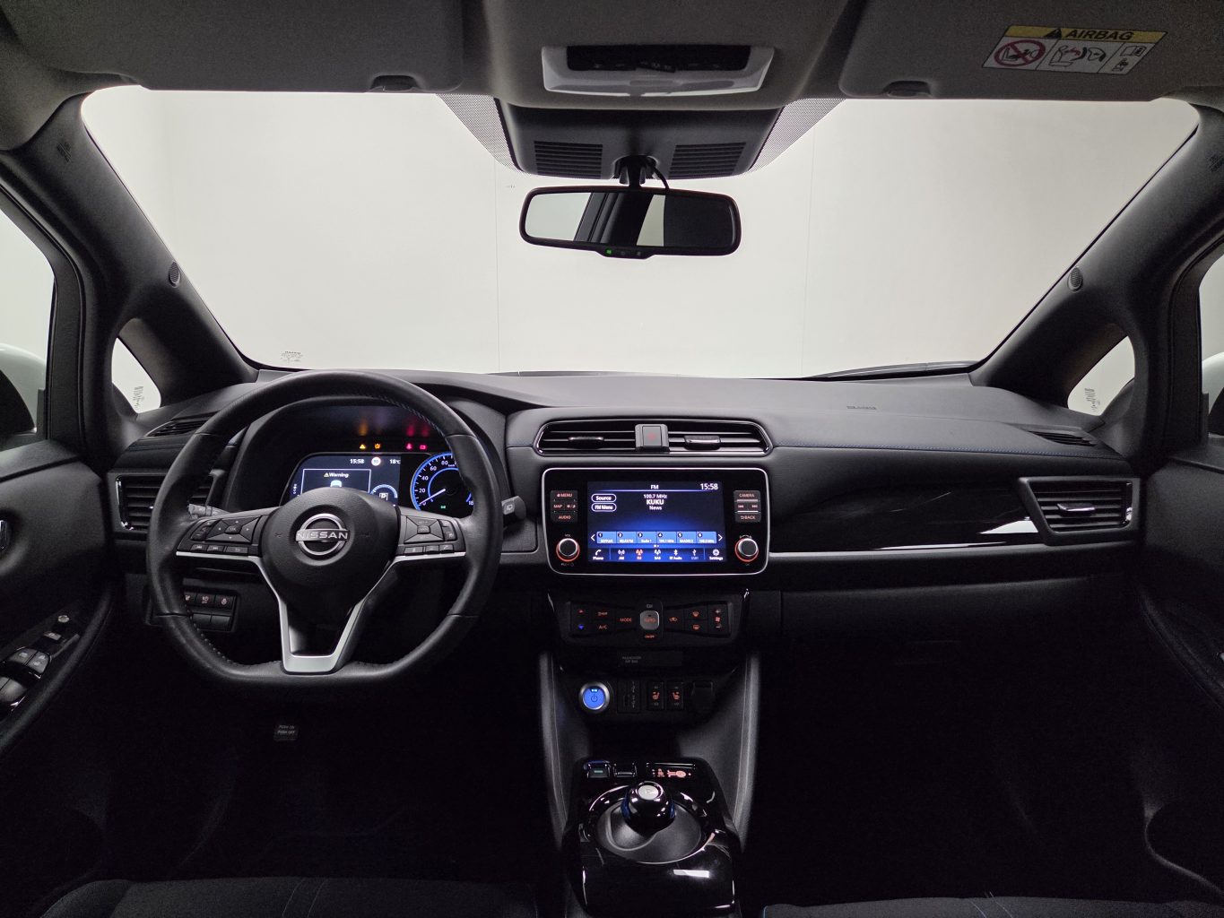 Nissan LEAF Арендный автомобиль