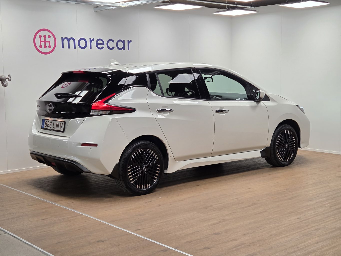 Nissan LEAF Арендный автомобиль