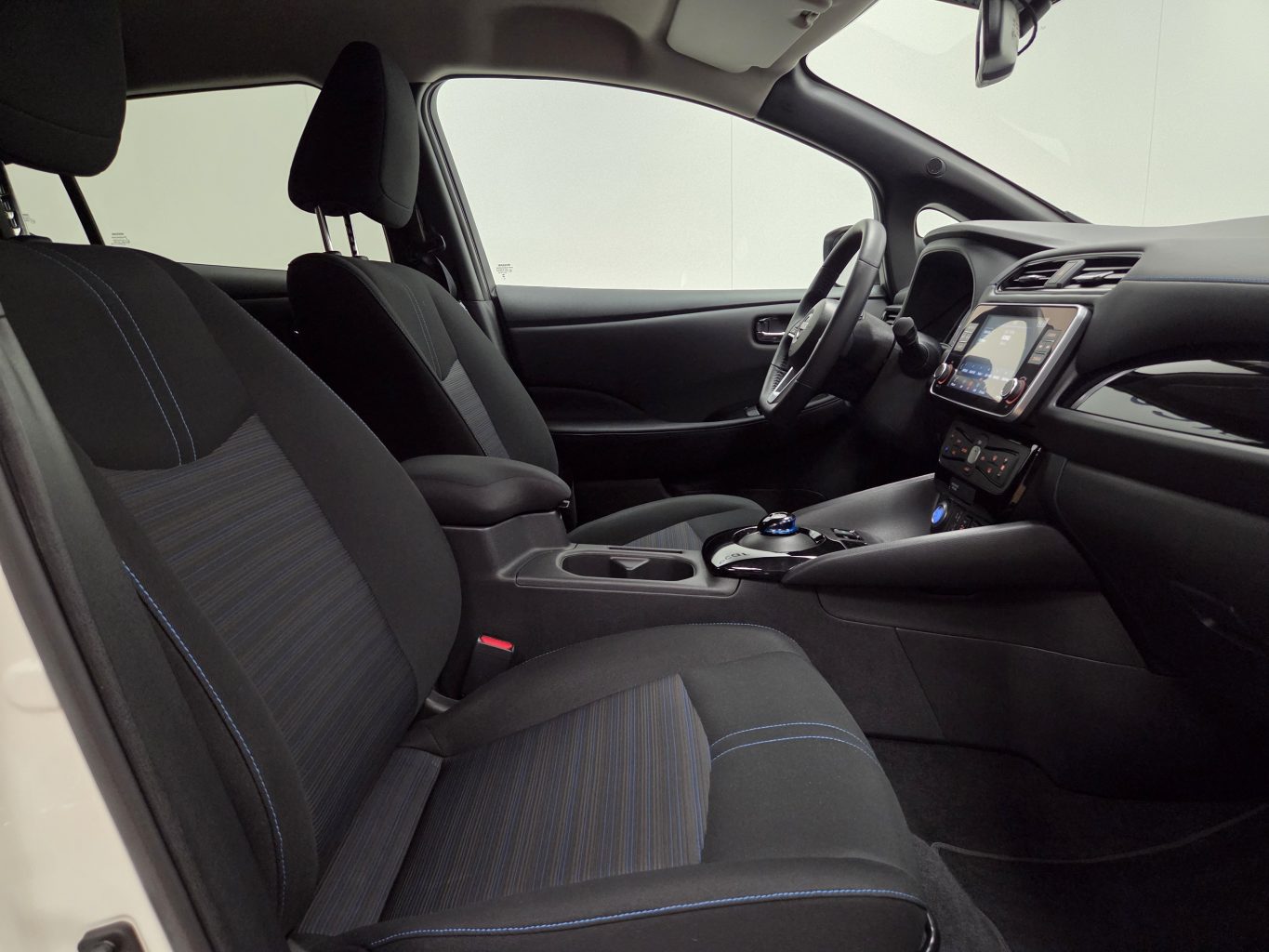 Nissan LEAF Арендный автомобиль