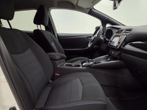 Nissan LEAF Арендный автомобиль