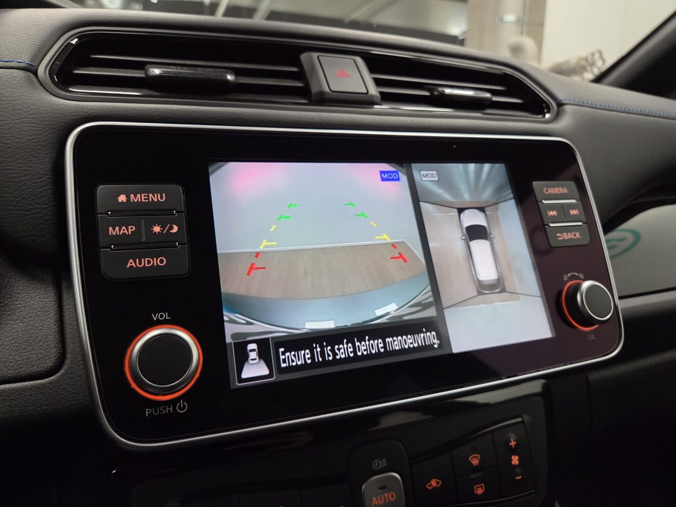 Nissan LEAF Арендный автомобиль