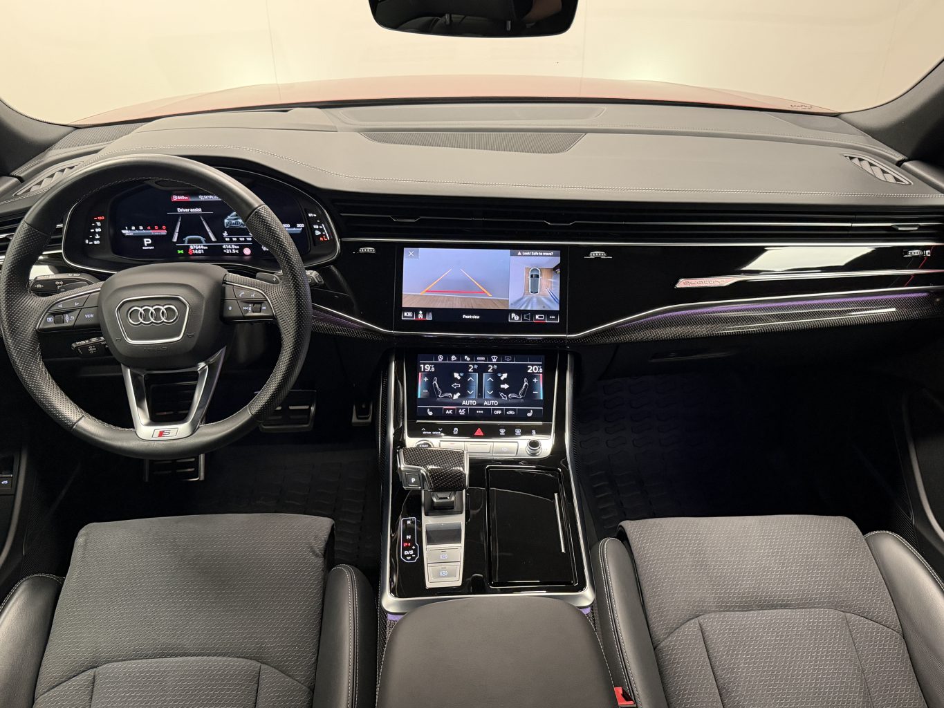 Audi Q8 Арендный автомобиль