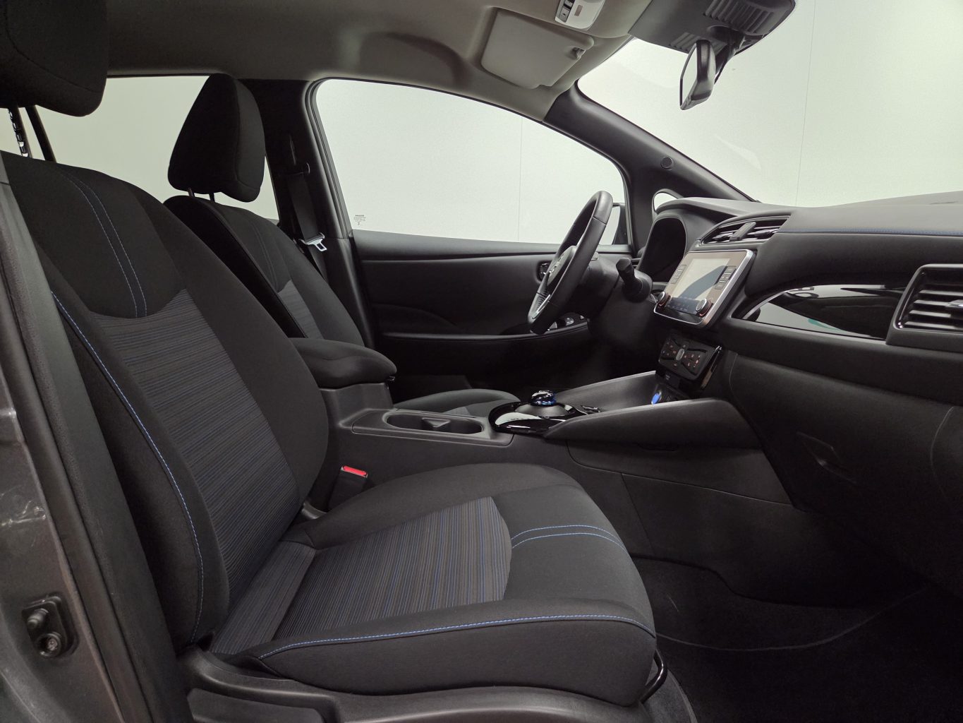 Nissan LEAF Арендный автомобиль